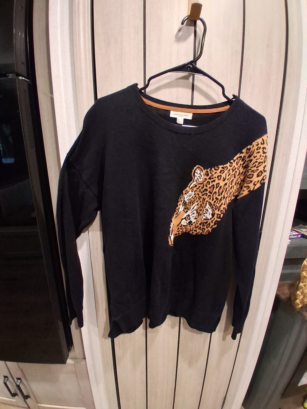 beachlunchlounge Black Crewneck Sweater with Leopard Motif